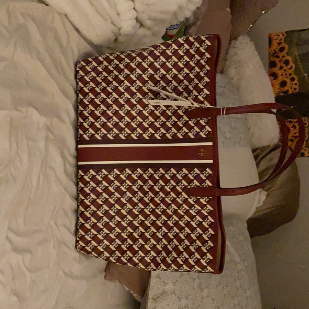 CRIMSON RED GEO LOGO W STRIPE/ 616 size os